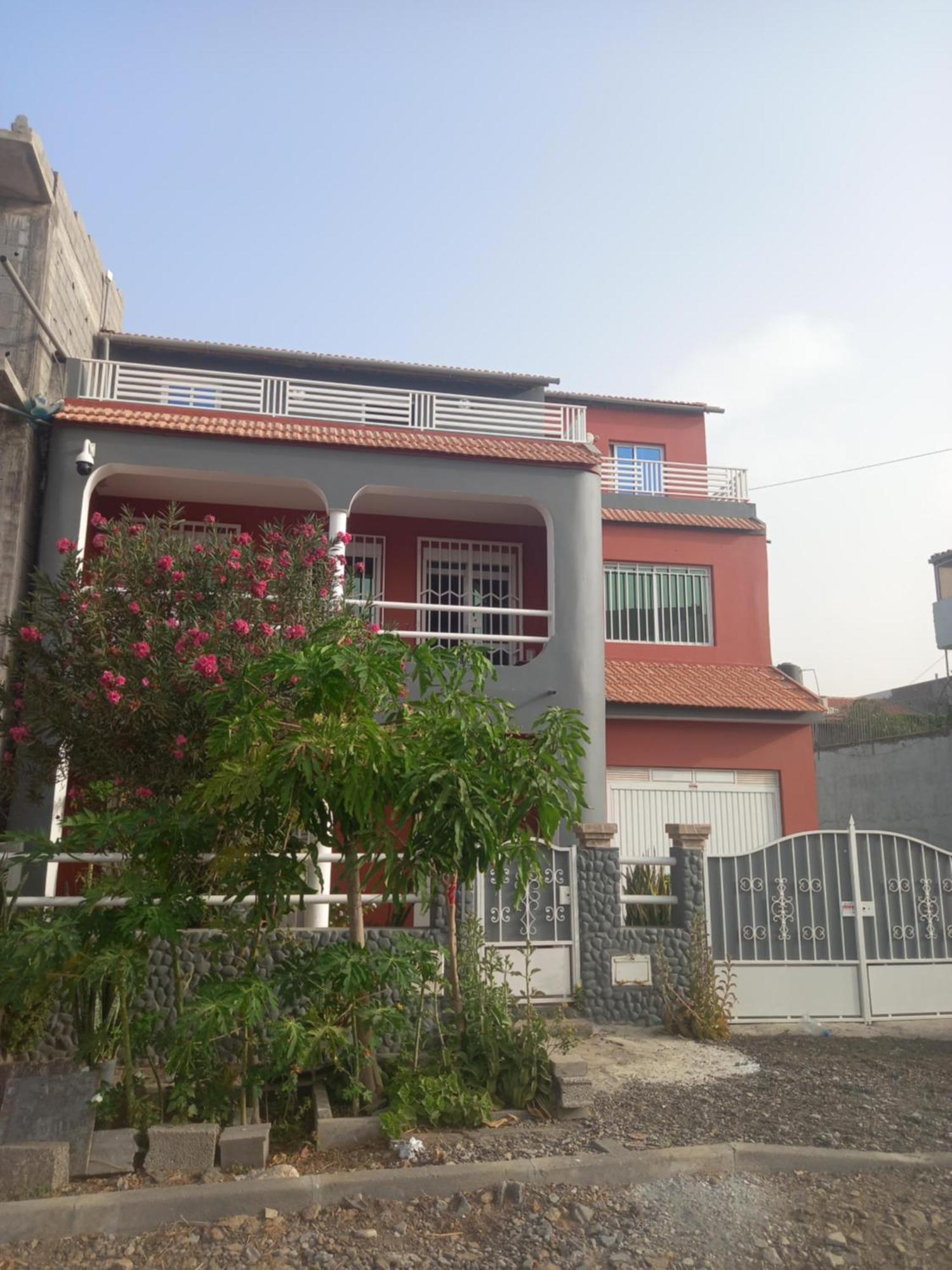 Casa Herminia Tarrafal  Luaran gambar