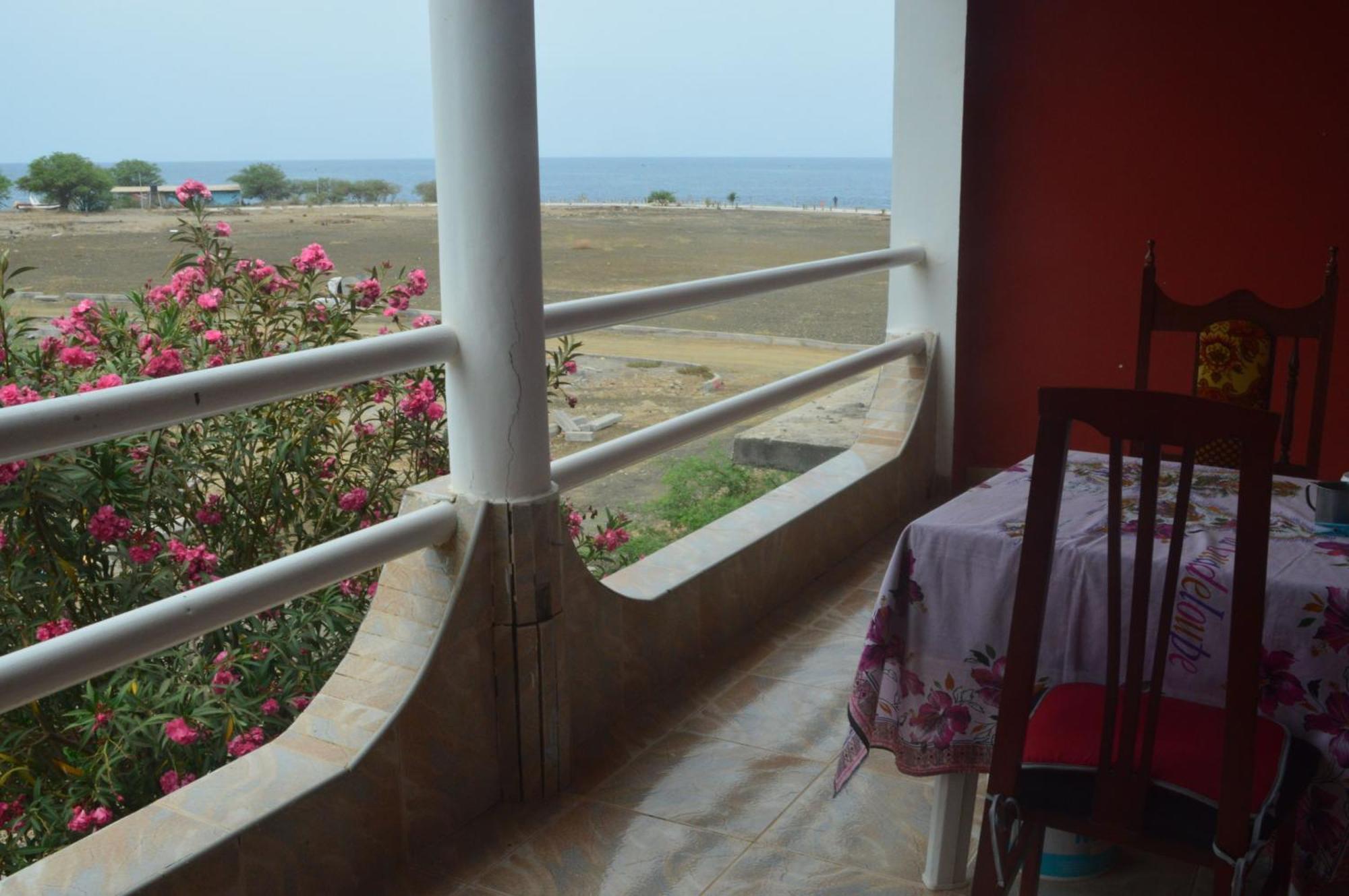 Casa Herminia Tarrafal  Luaran gambar
